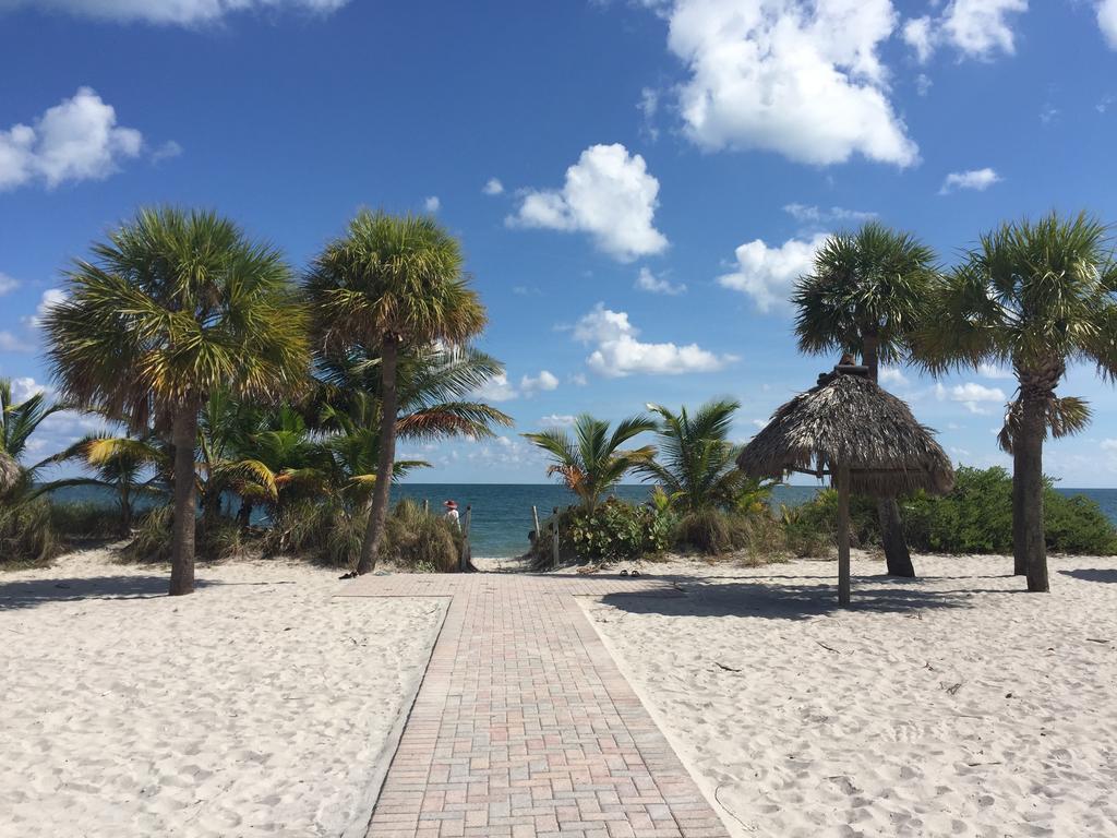 Beach Haus Key Biscayne Contemporary Apartments Exterior photo