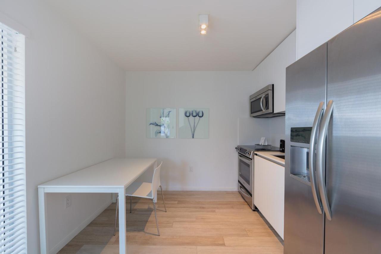 Beach Haus Key Biscayne Contemporary Apartments Exterior photo
